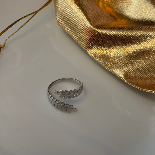 Laurelia Ring
