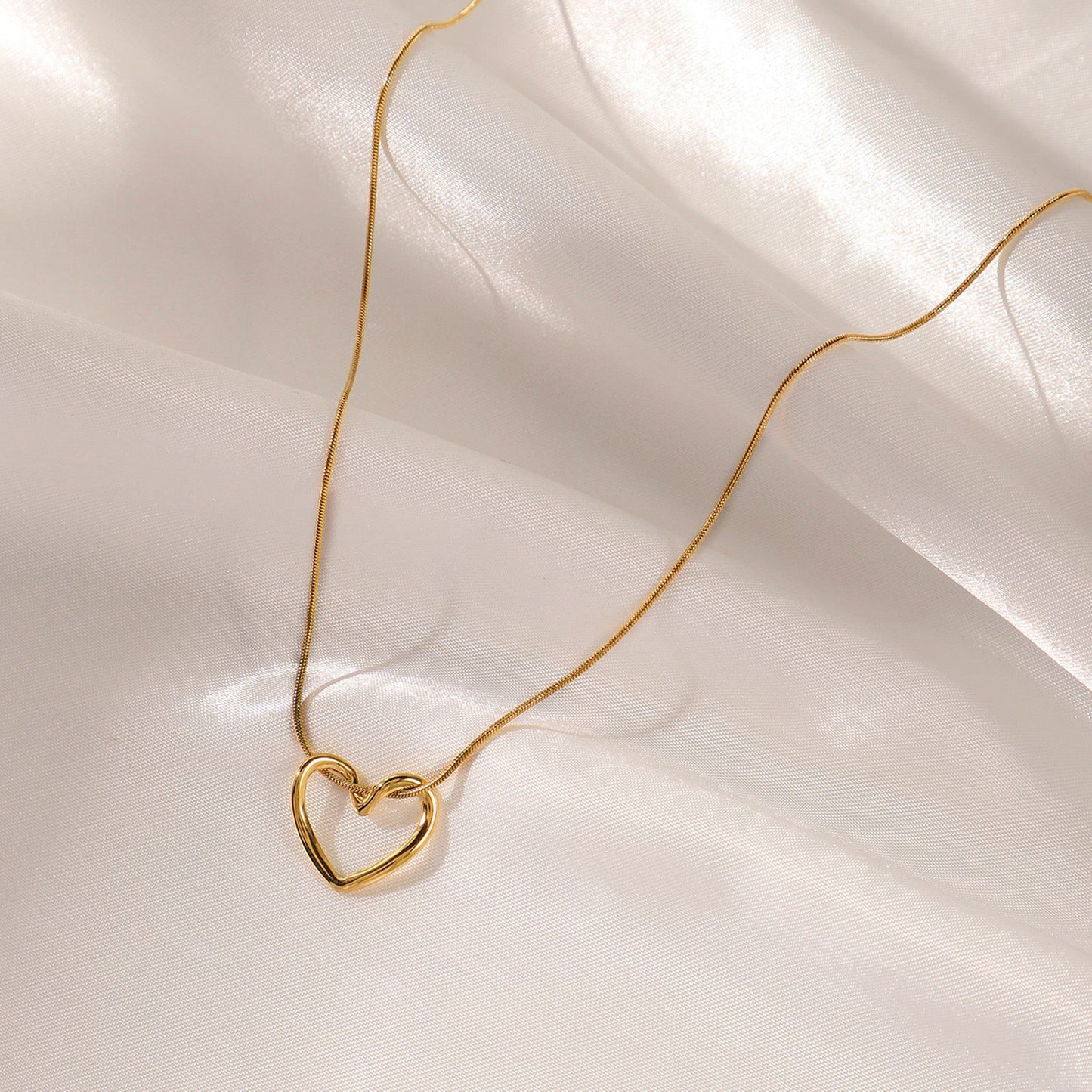 Amor Necklace