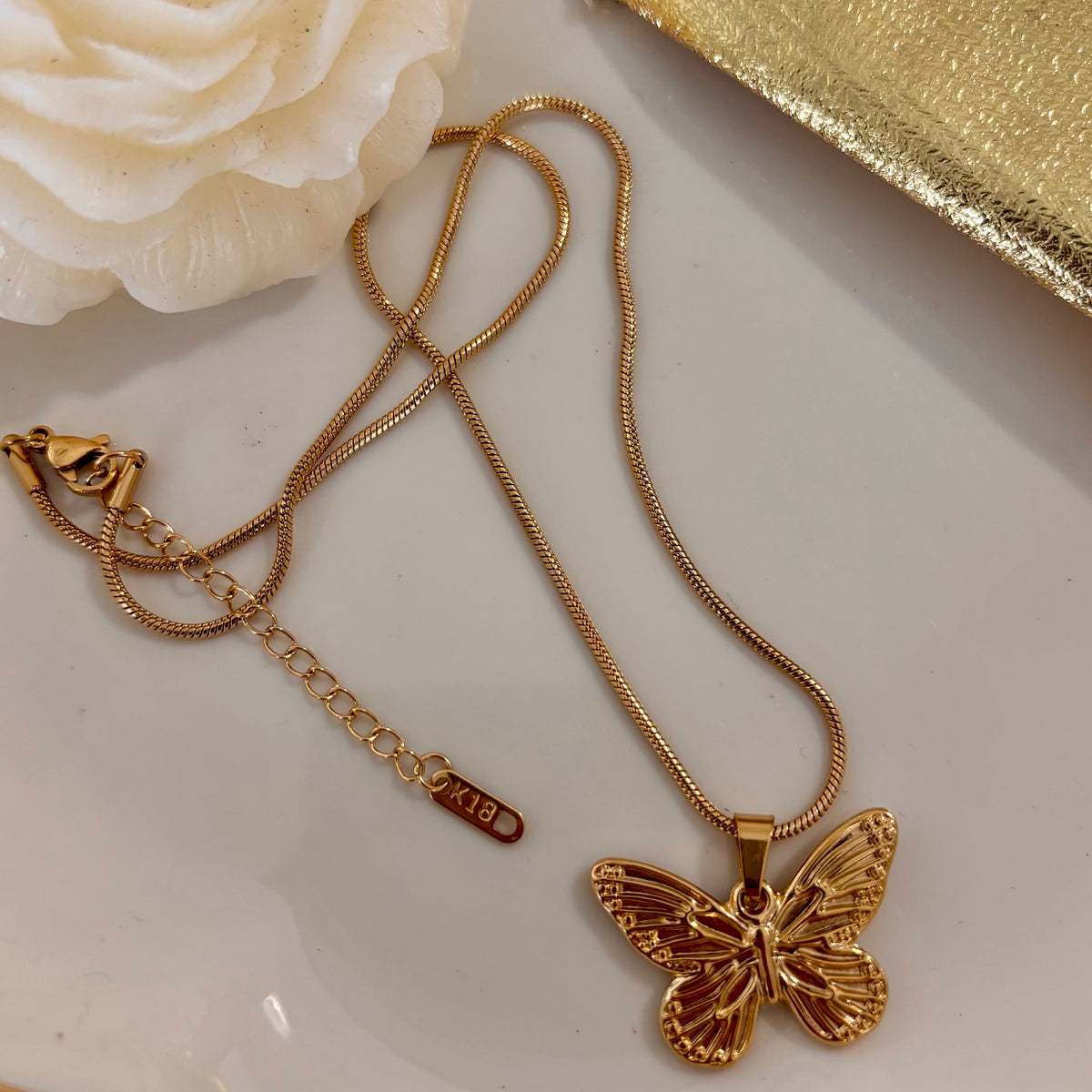 Libre Mariposa Necklece